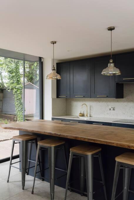 Parea Living - Spacious North House With Big Garden Appartamento Londra