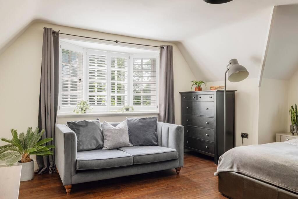 Parea Living - Spacious North House With Big Garden Londra