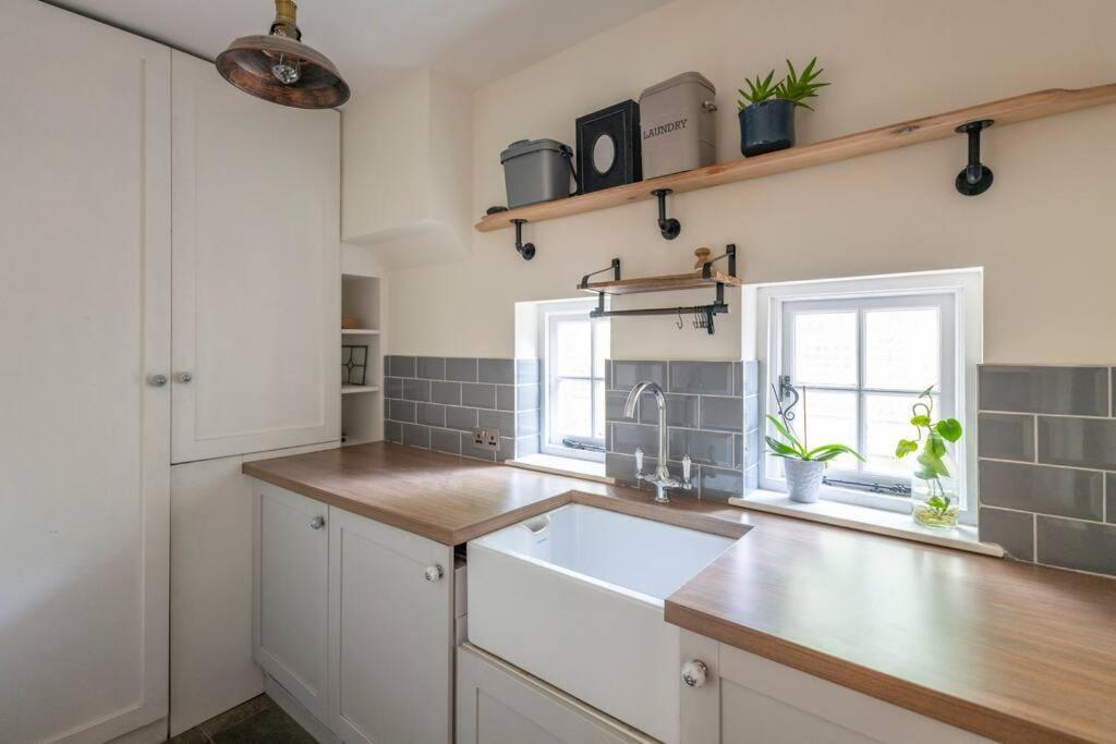 Parea Living - Spacious North House With Big Garden * Londra