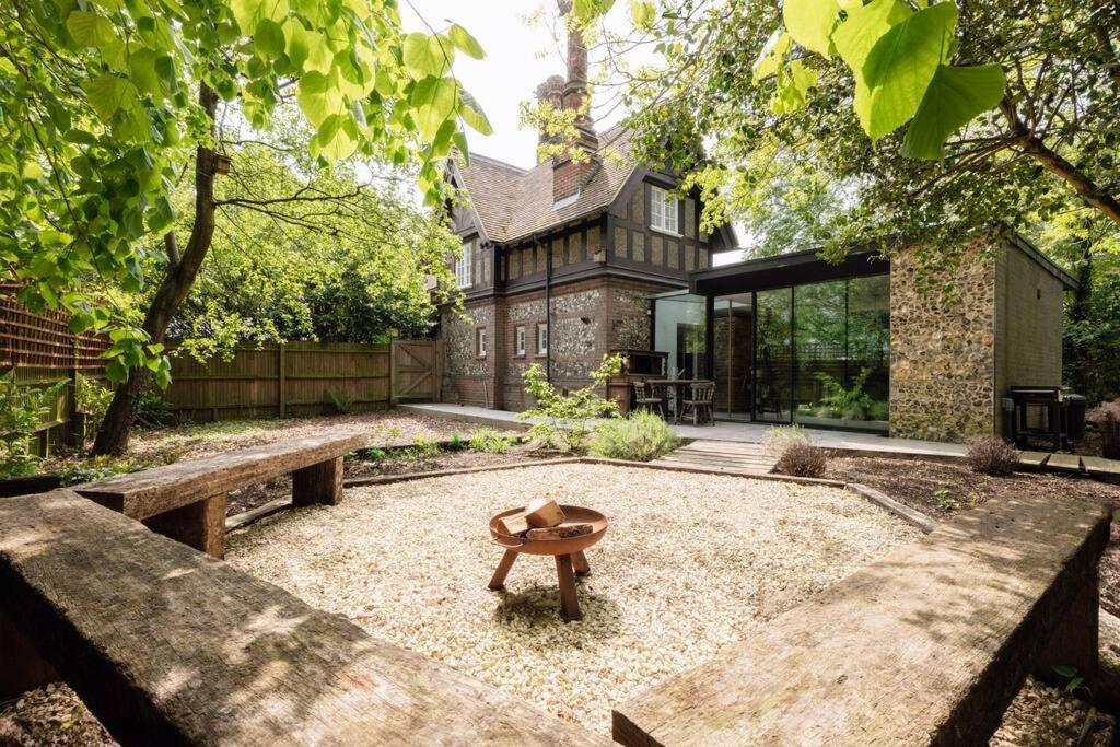 Parea Living - Spacious North House With Big Garden Londra